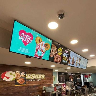Restoran Elektronik Digital Signage 49 Inci Hanging Wall Mounted Digital Display Dengan Resolusi 3840x2160